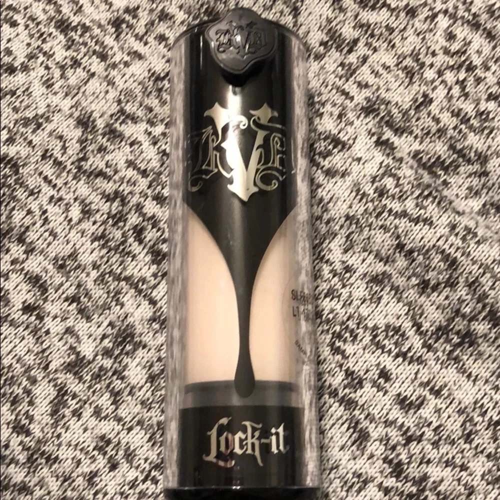 Kat Von D Light 40 Neutral Lock It Foundation